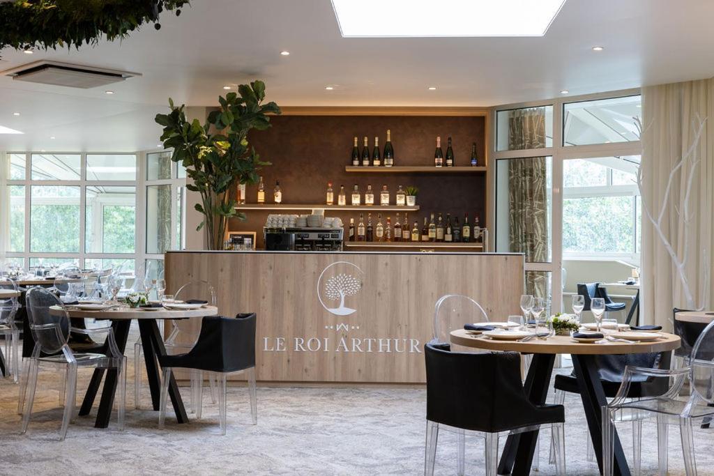 Ploërmel Hotel Lancelot & Spa - Domaine Du Roi Arthur מראה חיצוני תמונה